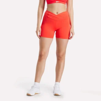Core högmidjade shorts för damer