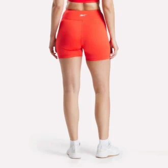 Core högmidjade shorts för damer