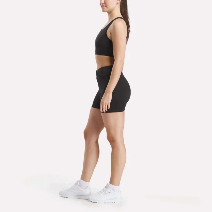 Core högmidjade shorts för damer
