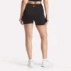 Core högmidjade shorts för damer