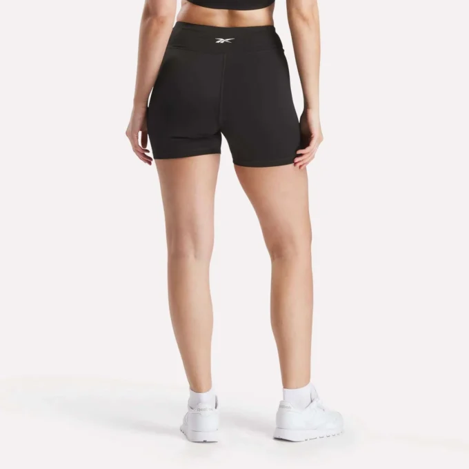 Core högmidjade shorts för damer