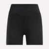 Core högmidjade shorts för damer