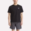 Herr-T-shirt med kort ärm, rund hals och liten logotyp Herr-T-shirt med kort ärm, rund hals och liten logotyp