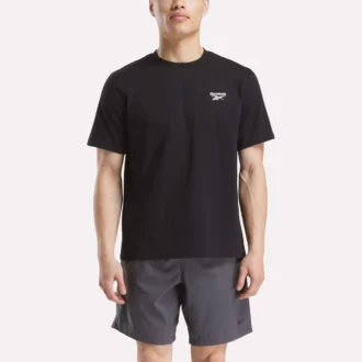 Herr-T-shirt med kort ärm, rund hals och liten logotyp
