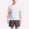 Herr-T-shirt med kort ärm, rund hals och liten logotyp Herr-T-shirt med kort ärm, rund hals och liten logotyp
