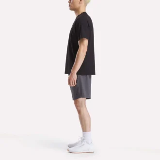 Herr-T-shirt med kort ärm, rund hals och liten logotyp