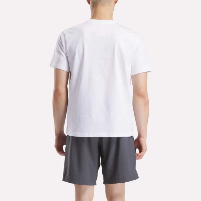Herr-T-shirt med kort ärm, rund hals och liten logotyp Herr-T-shirt med kort ärm, rund hals och liten logotyp
