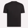 Herr-T-shirt med kort ärm, rund hals och liten logotyp Herr-T-shirt med kort ärm, rund hals och liten logotyp