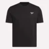 Herr-T-shirt med kort ärm, rund hals och liten logotyp Herr-T-shirt med kort ärm, rund hals och liten logotyp