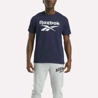 Herr-T-shirt med stor logotyp och rund hals