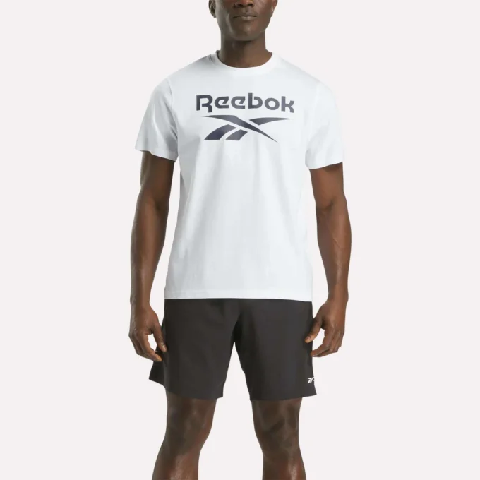 Herr-T-shirt med stor logotyp och rund hals Herr-T-shirt med stor logotyp och rund hals