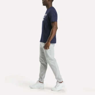 Herr-T-shirt med stor logotyp och rund hals