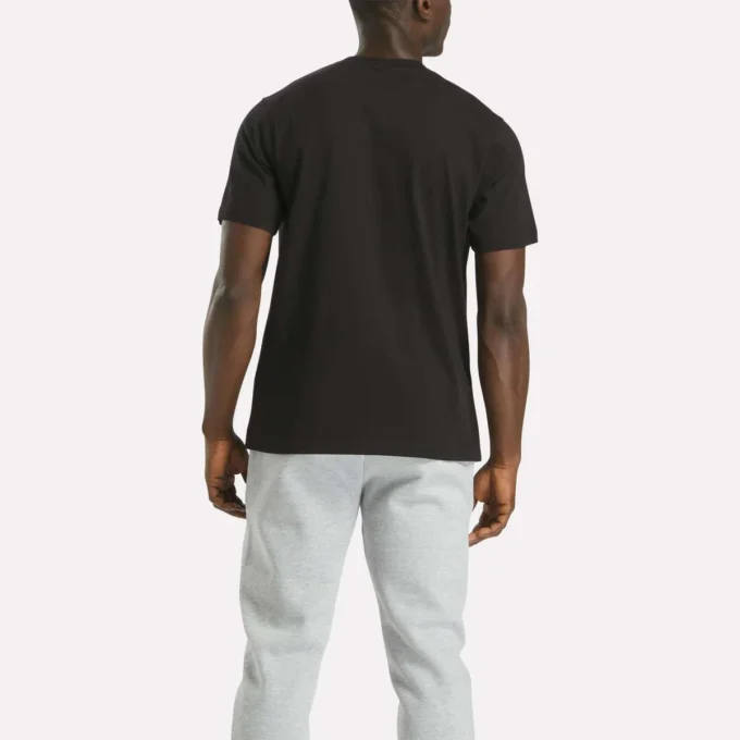 Herr-T-shirt med stor logotyp och rund hals Herr-T-shirt med stor logotyp och rund hals