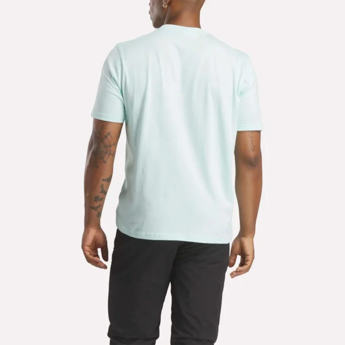 Herr-T-shirt med stor logotyp och rund hals Herr-T-shirt med stor logotyp och rund hals