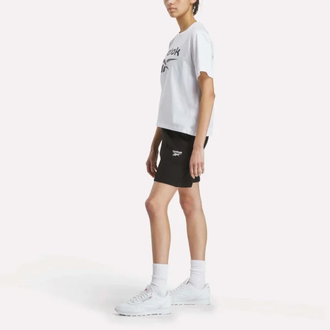 Oversized kortärmad T-shirt med stort logo för damer Oversized kortärmad T-shirt med stort logo för damer