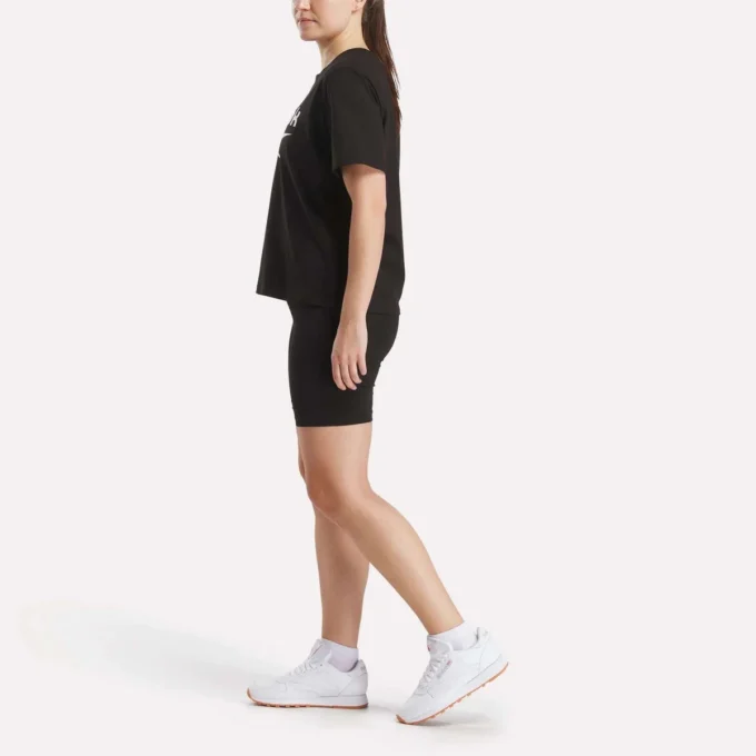 Oversized kortärmad T-shirt med stort logo för damer Oversized kortärmad T-shirt med stort logo för damer