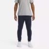 Reebok Identity Small Logo Fleece Joggers för herr Reebok Identity Small Logo Fleece Joggers för herr