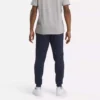 Reebok Identity Small Logo Fleece Joggers för herr Reebok Identity Small Logo Fleece Joggers för herr