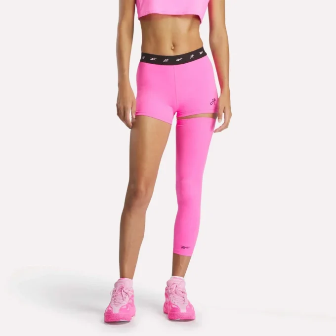Reebok x Angel Reese minishorts och ärm
